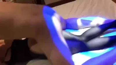 单男把狠狠地后入尻了老婆，射了一屁股